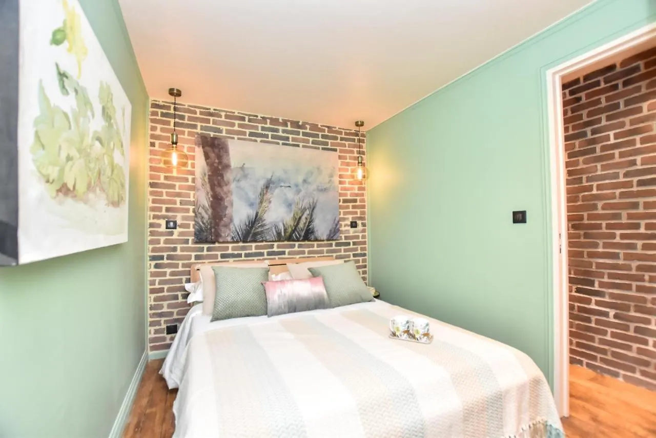 Apartment Residence Cmg Nazareth / Republique Paris France