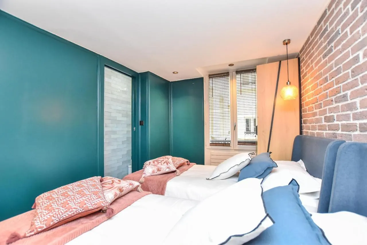 Apartment Residence Cmg Nazareth / Republique Paris France